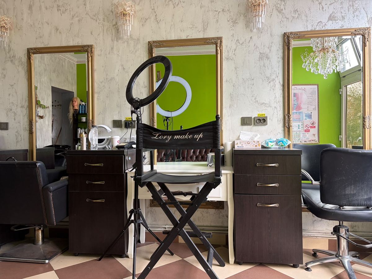 Postul de make-up din salon